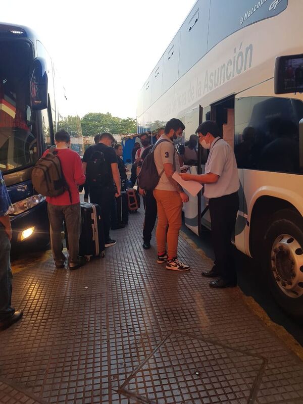 Buses salen repletos de la Terminal de Asunción - Nacionales - ABC Color