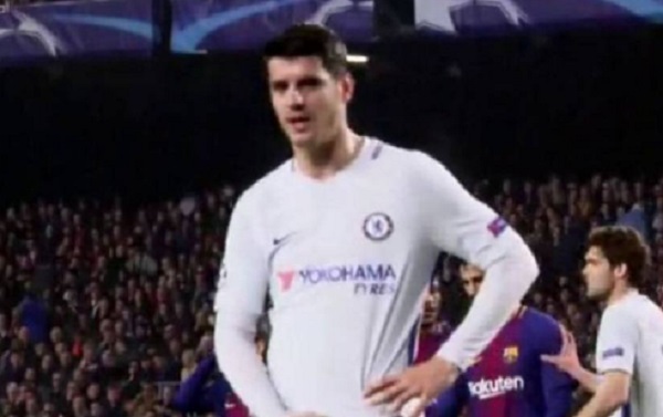 Morata suena en Barcelona, pero un gesto lo condena