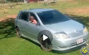 Robacoches hurtan un auto en Luque •