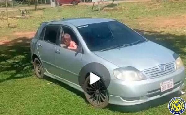 Robacoches hurtan un auto en Luque •