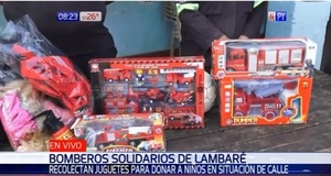 Bomberos recolectan juguetes para donar a niños en situación de calle