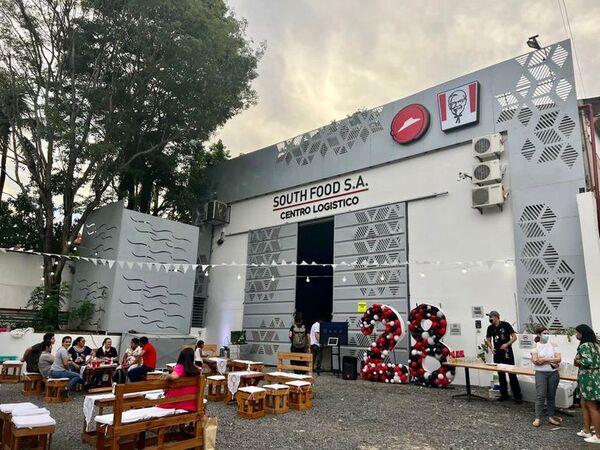 Pizza Hut celebra 28 años en el país, con nuevo centro logístico - Empresariales - ABC Color