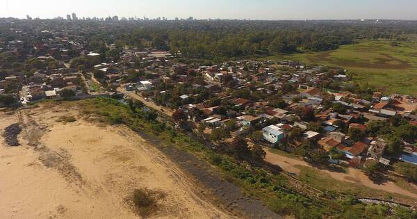 La Nación / Familias se mudan al barrio temporal