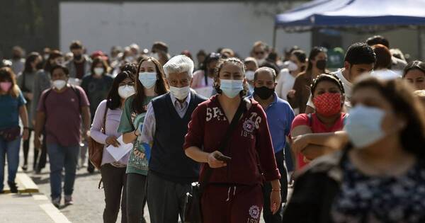 La Nación / Se despide el 2021 con más de un millón de casos diarios de COVID