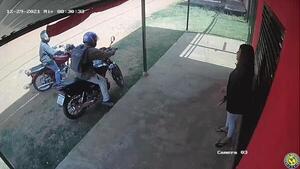 Motochorros asaltan a una joven en Isla Bogado •