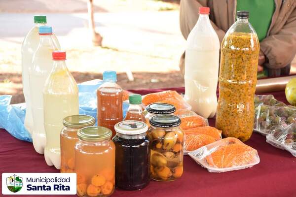 Productores desarrollan feria en Pdte. Franco y Santa Rita - La Clave