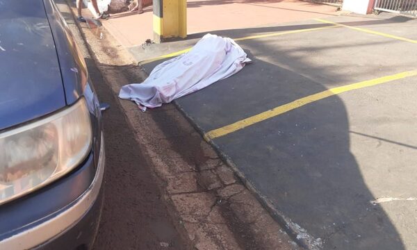 Hombre fallece dentro de su vehículo