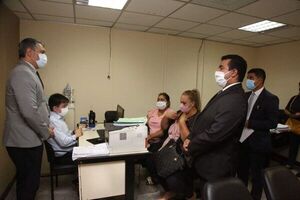 Odontóloga y anestesista procesados suspenden audiencia con reposo médico - Nacionales - ABC Color