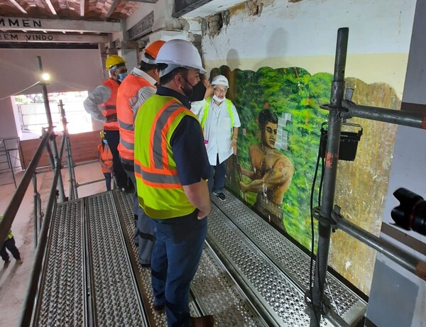 Profesionales intervienen mural hallado en el Puerto de Asunción para evitar su deterioro - Megacadena — Últimas Noticias de Paraguay