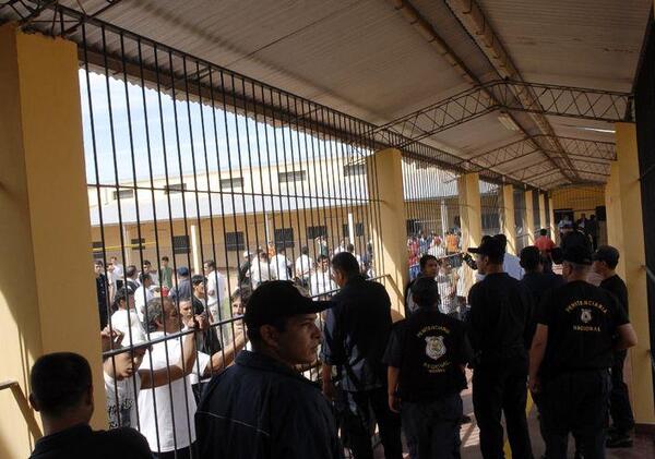Itapúa: Guardiacárcel recibe ataque tras requisa en pabellón del PCC – Prensa 5