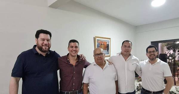 La Nación / Santi Peña visita a dirigentes de capital en busca de adhesión auténtica y real de colorados