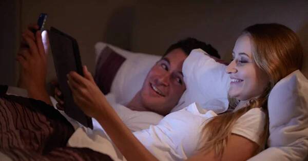 La Nación / Desafío: pagarán US$ 25.000 a parejas que vivan 30 días sin tecnología