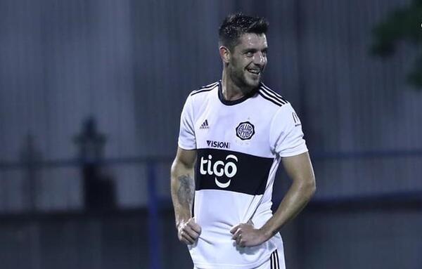 Tras acuerdo, Ale Silva seguirá en el Decano, confirman