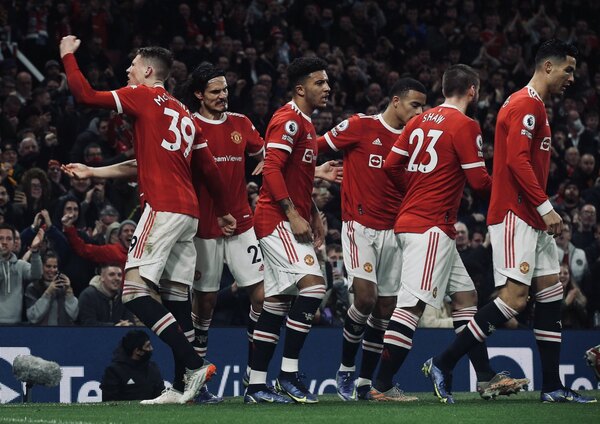 Manchester United derrota al Burnley y se acerca a zona de Champions