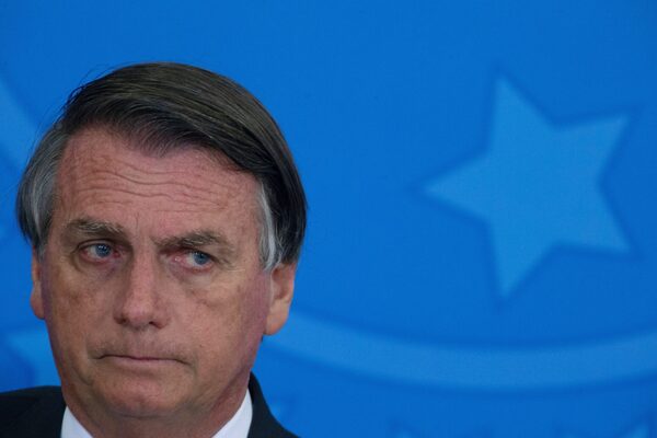 Bolsonaro anuncia aumento del 10,18 % del salario mínimo en Brasil en 2022 - MarketData