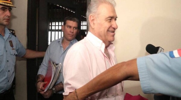 mputan a Ramón González Daher por robo de cheques que estaban bajo custodia - Noticiero Paraguay
