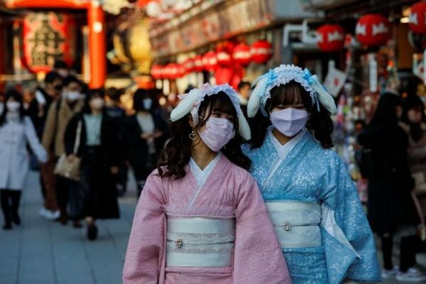 El mundo recibe el año nuevo con más de un millón de casos diarios de COVID-19 y drásticas limitaciones por la variante Ómicron