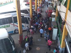 33.000 pasajeros pasaron este jueves por la Terminal de Asunción · Radio Monumental 1080 AM