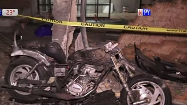 Un motociclista muere tras chocar contra un auto en Asunción