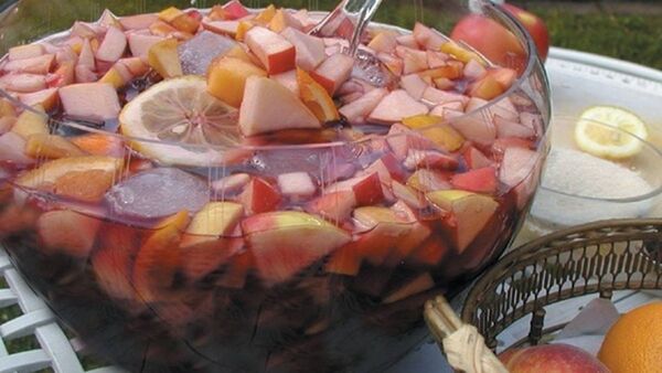 Año Nuevo: "El clericó chuchi lleva kiwi, ciruela y uva brasileña"