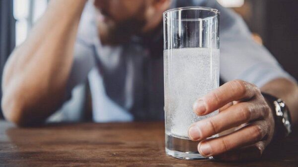 Nutricionista brinda tips para quitar la resaca de Año Nuevo