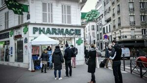 París recibirá 2022 en medio de restricciones y miles de policías