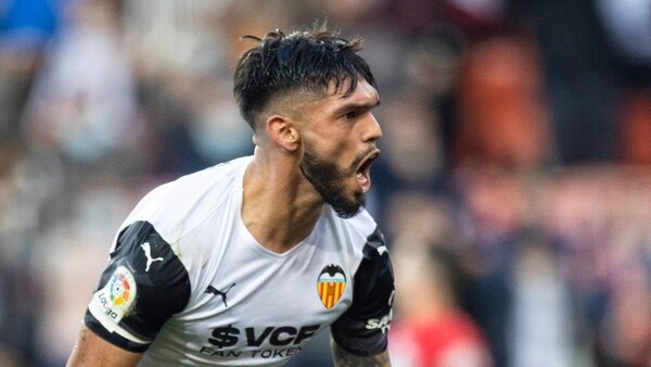 Omar Alderete cierra el 2021 con un golazo de cabeza para el Valencia