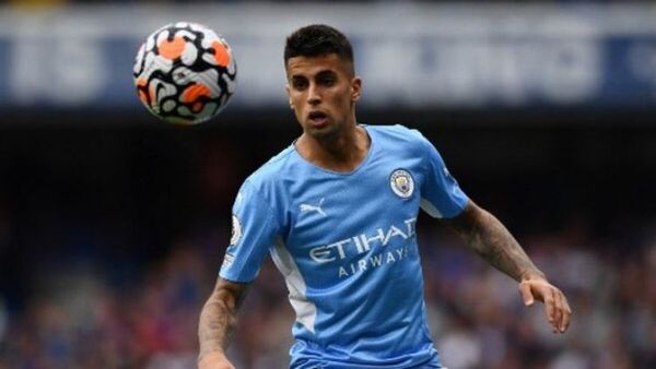 Joao Cancelo, defensa del Manchester City, fue agredido durante asalto a su residencia