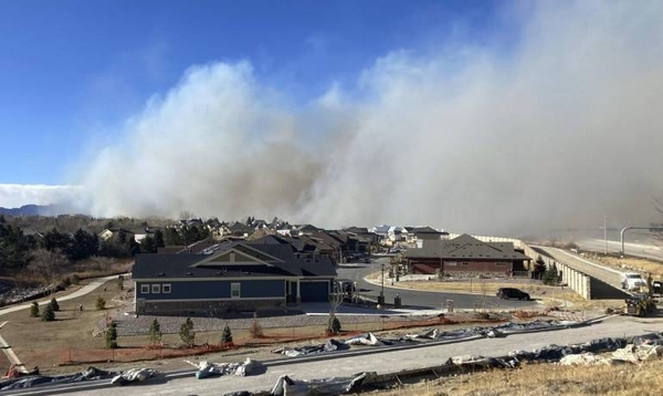 Diario HOY | Una fuerte nevada caerá sobre Colorado en medio de incendios devastadores