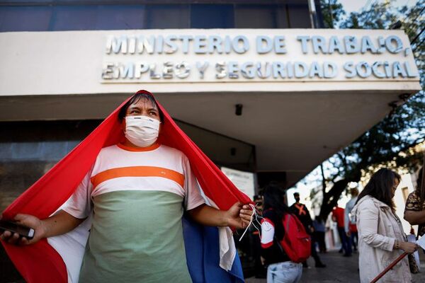 Trabajadores cobraron más de G. 18.000 millones tras mediación del Ministerio del Trabajo  - Nacionales - ABC Color