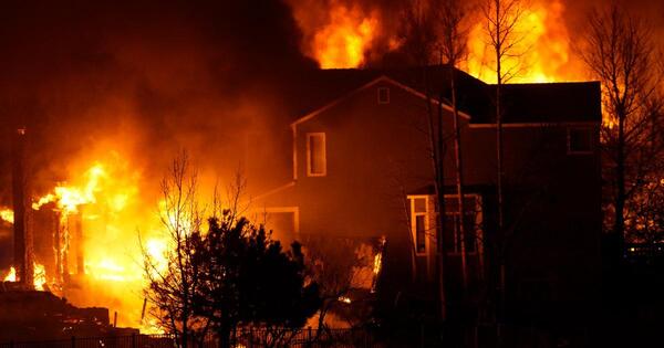 Estados Unidos: más de 30 mil evacuados por incendios en Colorado