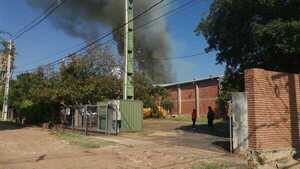 Reportan un incendio en depósito de domisanitarios en Luque - Megacadena — Últimas Noticias de Paraguay