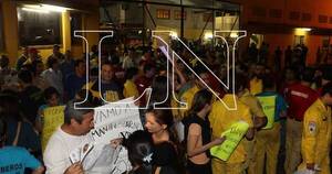 La Nación / Corte reincorporó a bomberos expulsados por protestar contra el clan Valdez
