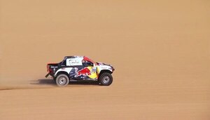 Al-Attiyah en coches y Sanders en motos se destacan en el prólogo