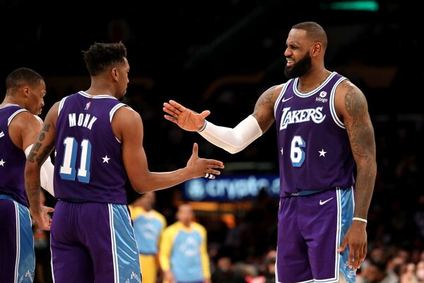 Con un LeBron extraordinario, los Lakers arrasan con los Blazers