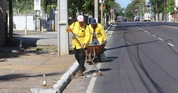 La Nación / Calles de Asunción amanecieron limpias el primer día del 2022