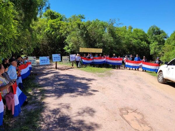 Salitre Cue: pobladores retiraron alambrado del histórico almacén Pozzo y Cía. - Nacionales - ABC Color