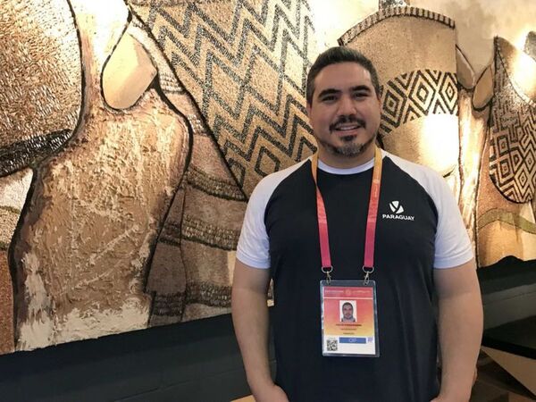 Destacan a paraguayo políglota que atiende a visitantes en la Expo Dubái - Nacionales - ABC Color