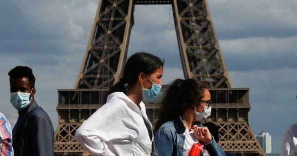 La Nación / Francia obliga al uso de tapabocas en los transportes