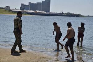 Patrulla de vigilancia en la Bahía de Asunción impide el descontrol de bañistas - Nacionales - ABC Color