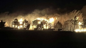 Diario HOY | Dos desaparecidos por devastadores incendios en el centro de EEUU