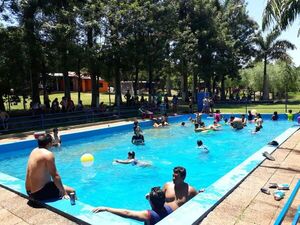 Concurren en grupos de familias y amigos a balnearios de Itauguá para aplacar calor - Nacionales - ABC Color
