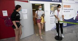 La Nación / Por ómicron y mal clima cancelan más de 2.500 vuelos en EEUU