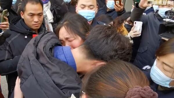 El hombre que encontró a su madre tres décadas después de ser secuestrado gracias a un dibujo de sus recuerdos infantiles