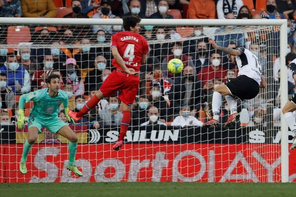 Alderete anota, pero el Valencia pierde - Fútbol - ABC Color