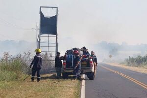 Sofocaron el incendio forestal en Villeta mientras continua ardua labor en Nueva Italia