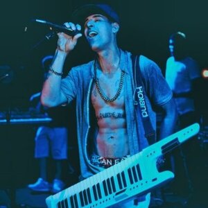 Escándalo en previa a concierto de Camarasa: lanzaron gas lacrimógeno y se armó bolonqui
