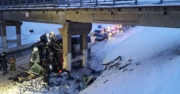 La Nación / Accidente de autobús en Rusia causa la muerte de 5 personas y deja 21 heridos