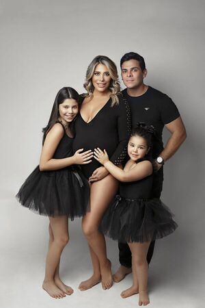 La exmodelo Gaby Mena y su familia esperan felices a Joaquín - Gente - ABC Color