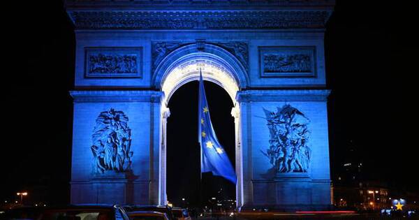 La Nación / Tras recibir críticas, Francia retira bandera de la UE del Arco del Triunfo